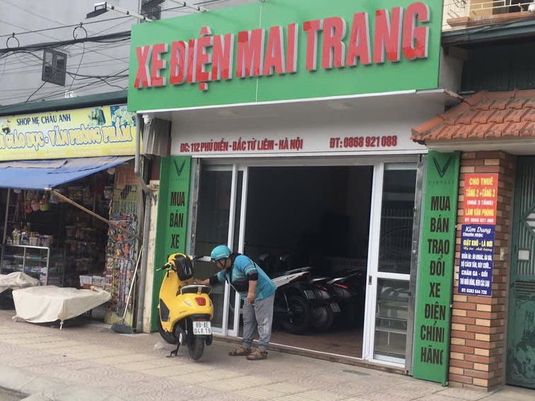 Evo200 vàng rực rỡ mà không chói loá – em khoe sắc mầu rạng như ánh mặt trời sánh duyên cùng anh Xanh SM